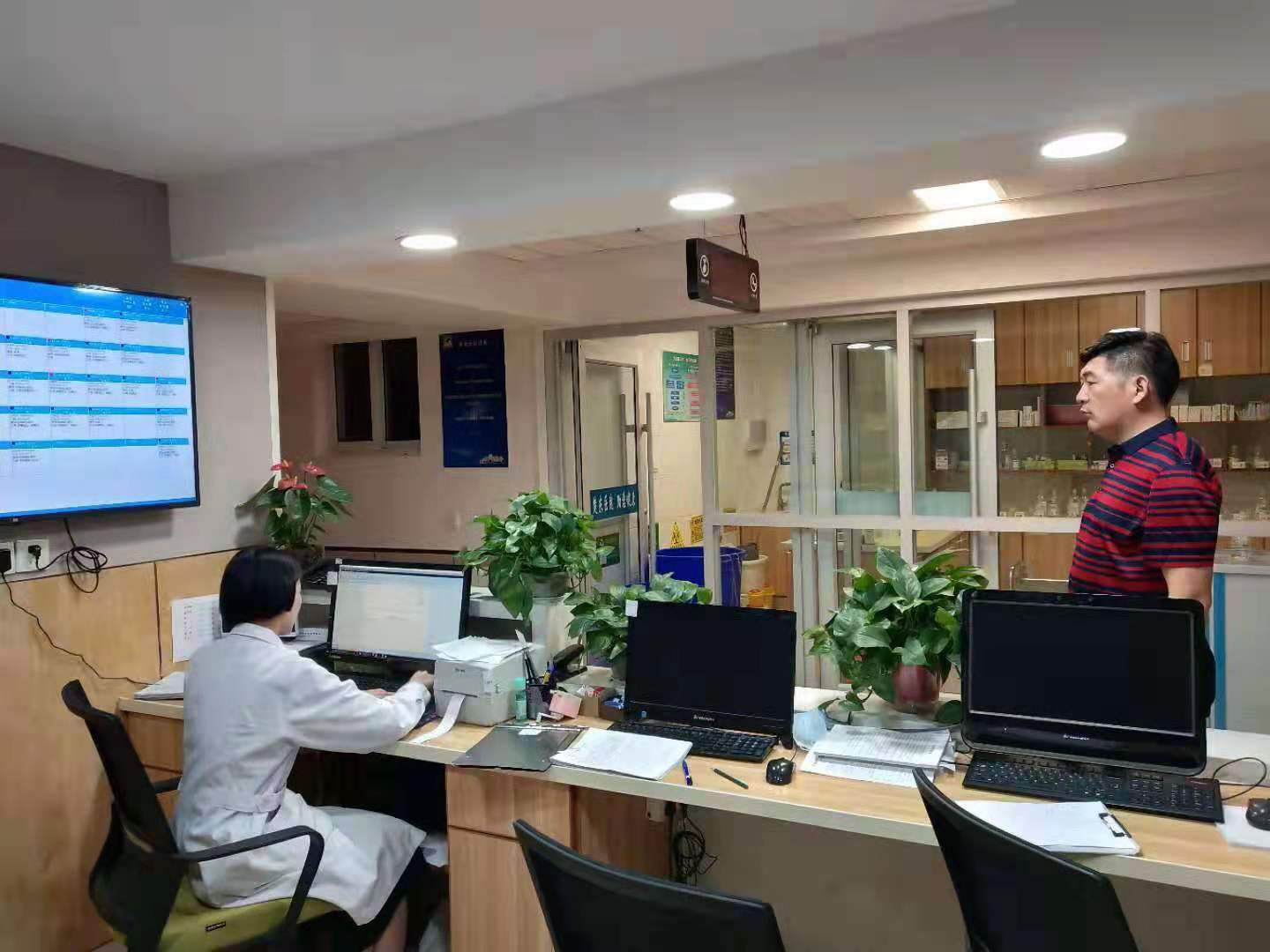 愛德醫療領導層就某醫院層流手術室工程施工現場進行勘察~